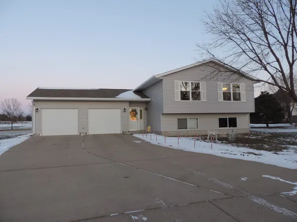 1101 Pasque Ct, Yankton, SD 57078