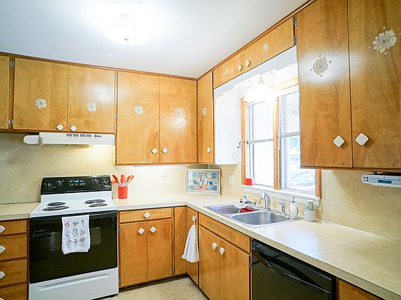3rd image of 4500 Hampshire St