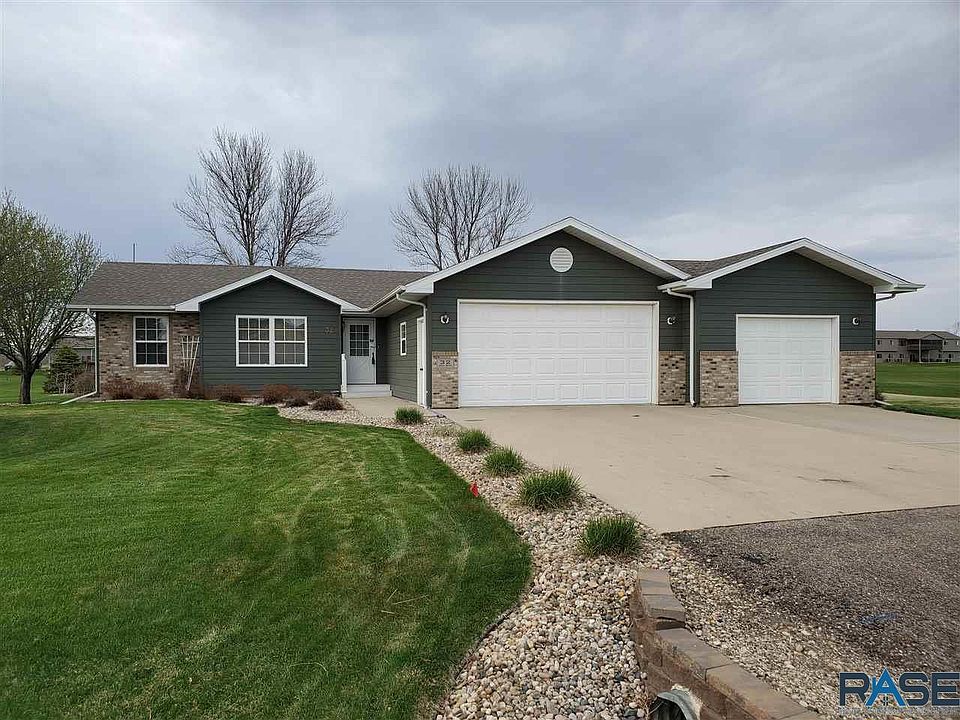 1st image of 32 Golf Dr