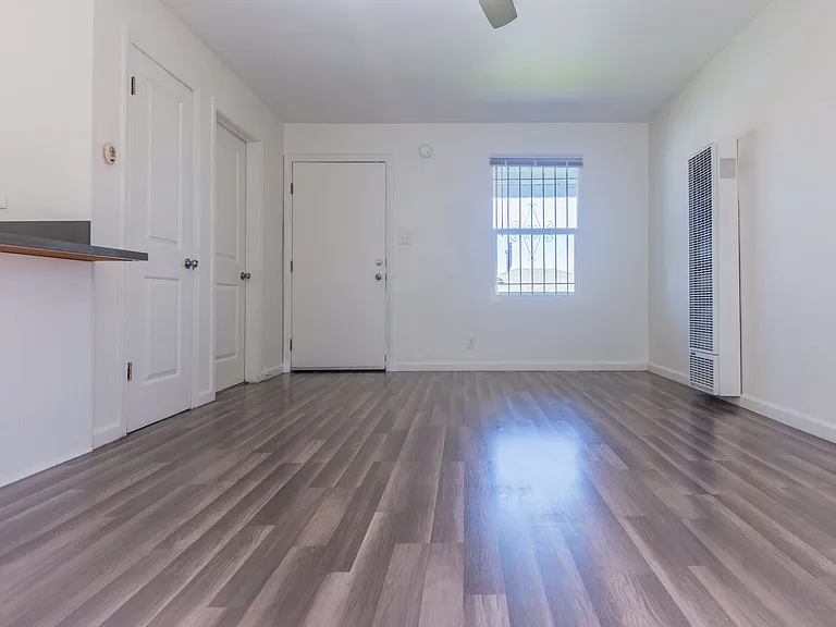1743 La Brea Residences — Photo 8