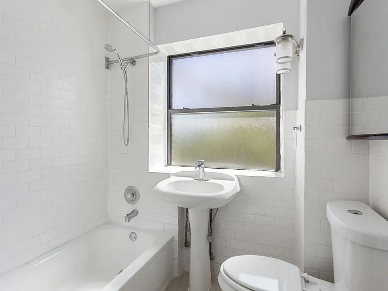The Legacy HB at Clarendon Park — Photo 35