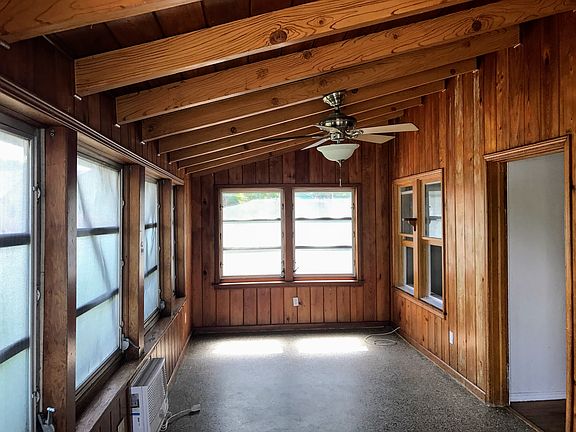 3rd image of 615 2nd Ave S