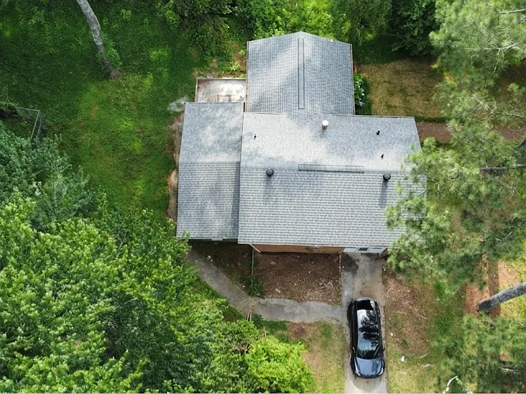 2455 Castile Dr — Photo 2