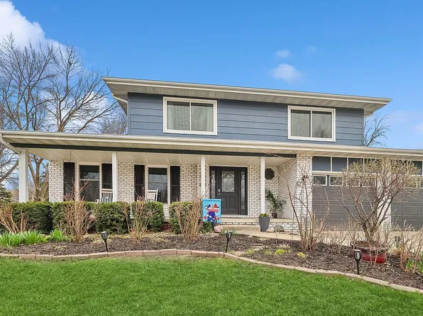 9654 Elmcrest Dr, Clive, IA 50325