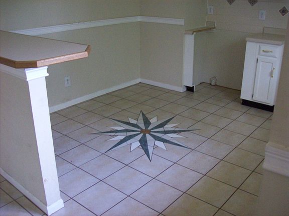3rd image of 4574 Kingsboro Dr