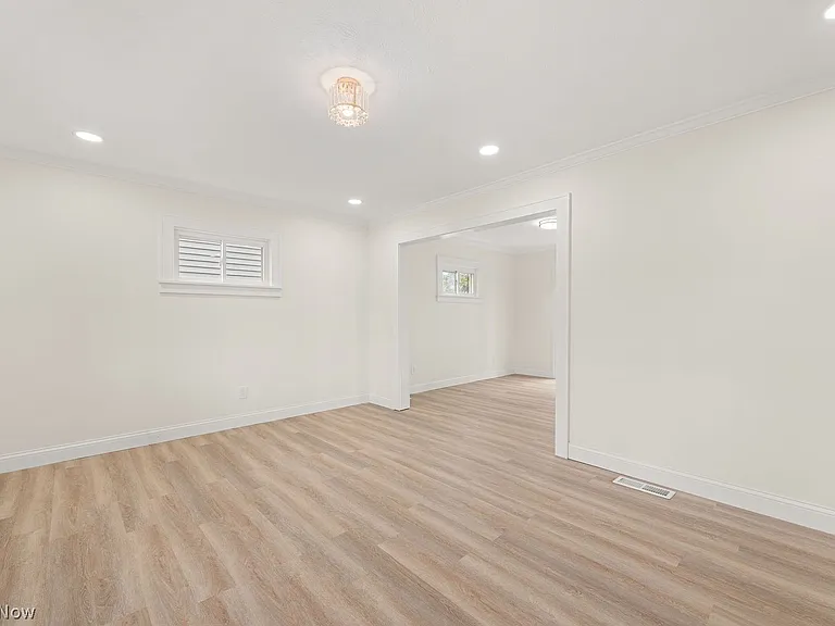 14016 Lakota Ave — Photo 6