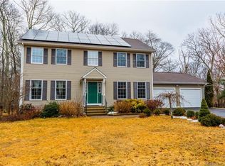 4 N Lee Rd E, Niantic, CT 06357