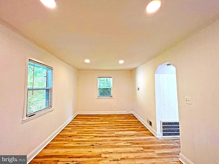 7009 Hawthorne St — Photo 24