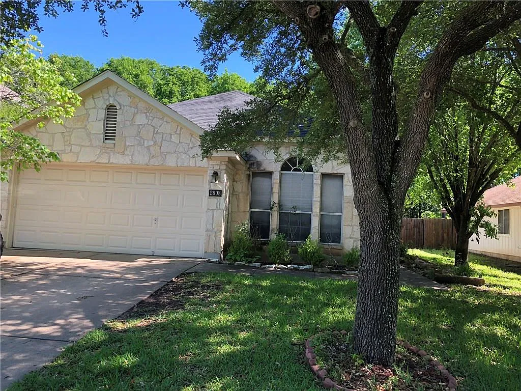 3 bed, 2.0 bath, 1372 sqft, $2,050 — Photo 1