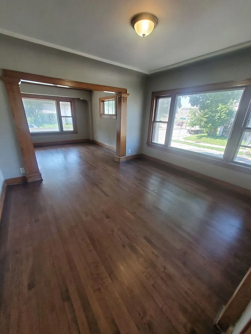 5 Bedroom 2 Bathroom - Single Family — Photo 1