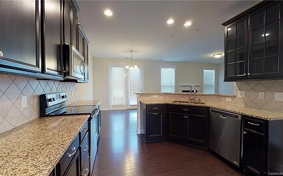 5th image of 118 Farmers Folly Dr
