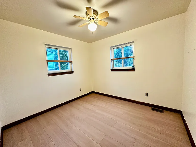 1585 Berkshire St — Photo 9