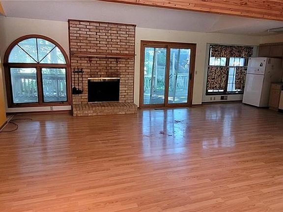 3rd image of 507 Sunset Ln