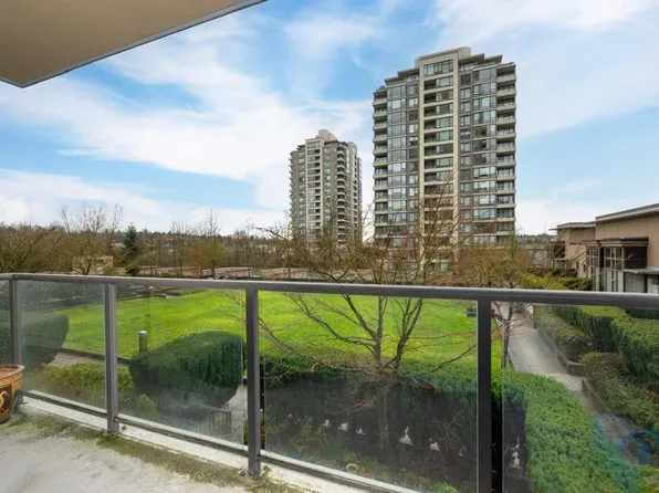 4250 Dawson St #401, Burnaby, BC V5C 4B1