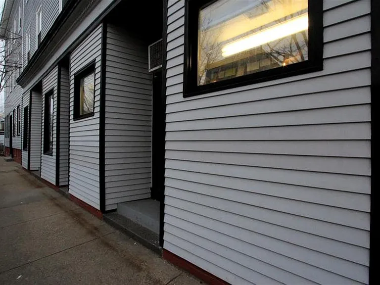 147 Columbia St — Photo 2