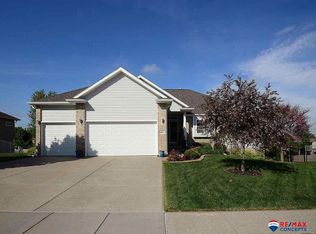 6611 Meursault Dr, Lincoln, NE 68526