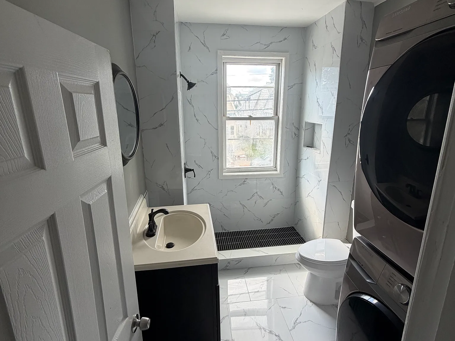 4 bed, 1250 sqft, $2,325 — Photo 1
