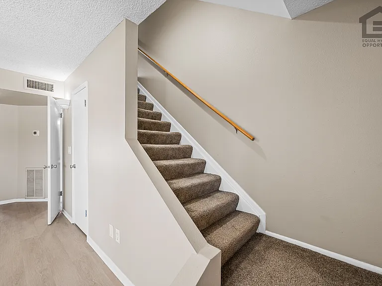 1533 W Hazelwood St — Photo 18