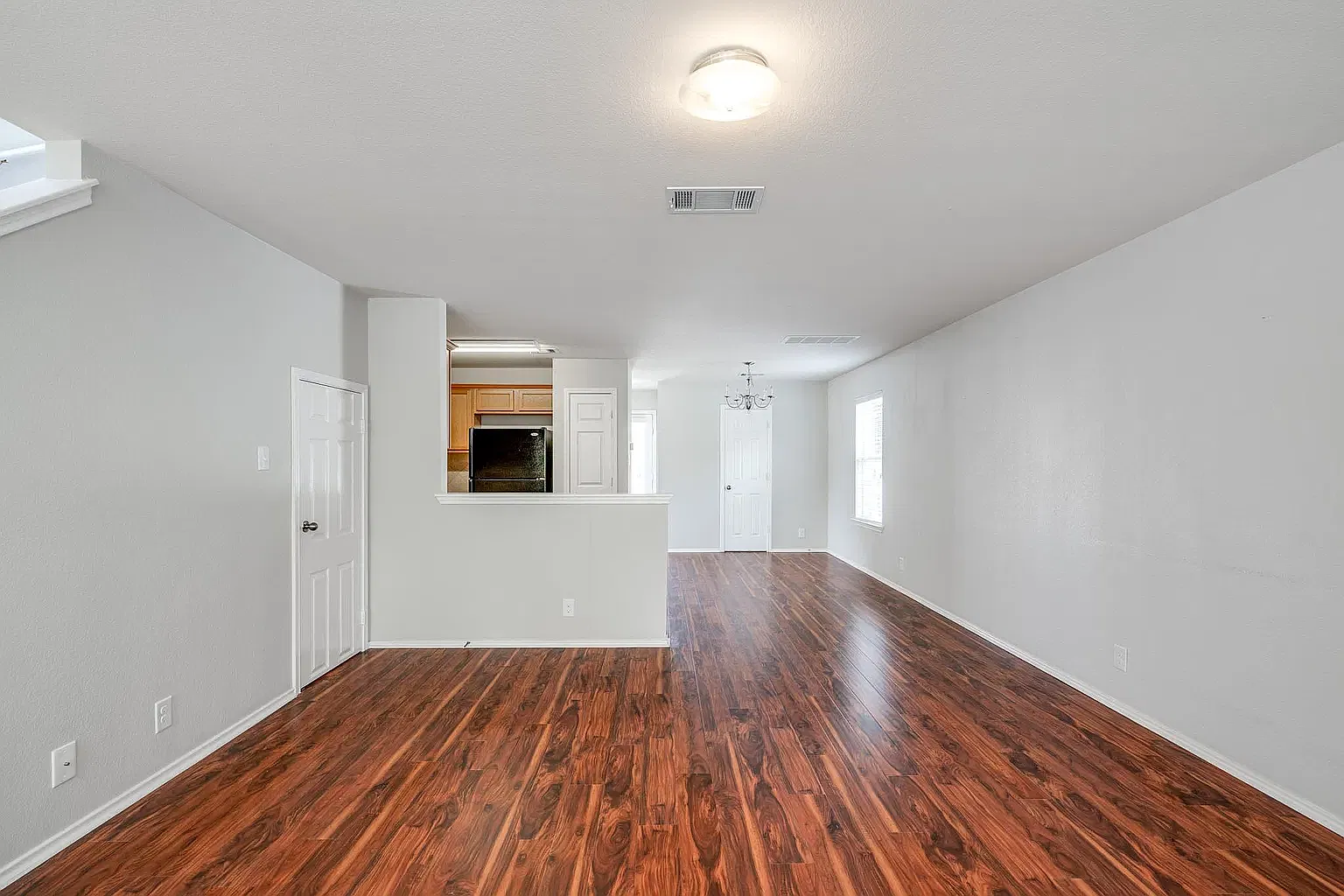 3 bed, 2.5 bath, 1422 sqft, $1,950 — Photo 1
