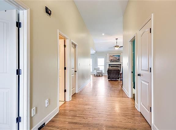 4th image of 708 SE Meadowlark