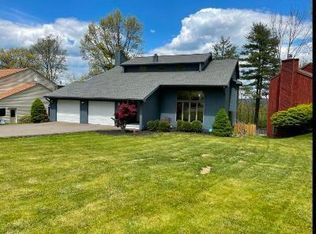 2633 Princeton Dr, Vestal, NY 13850