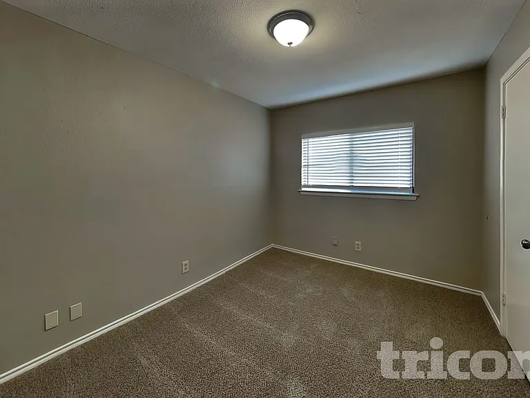 8015 Chestnut Barr Dr — Photo 14