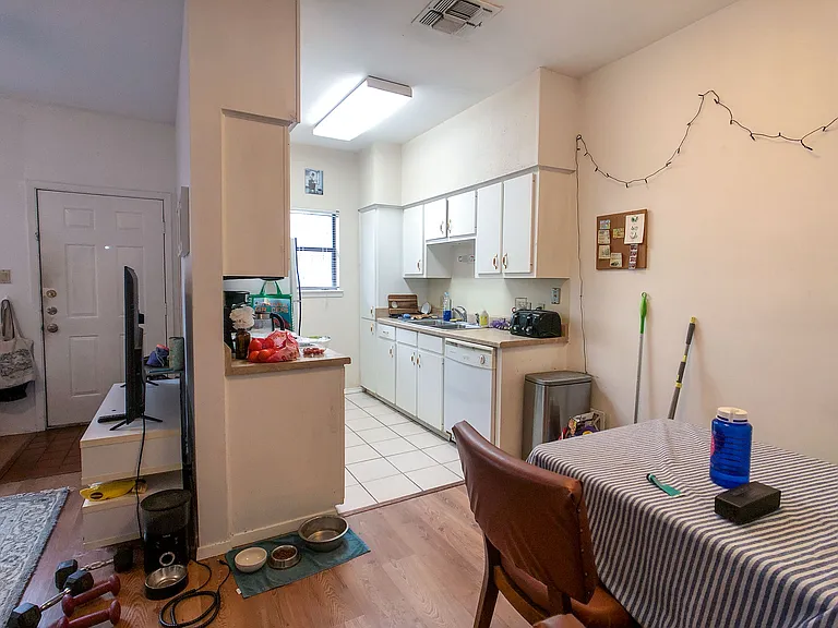 106 E 30th St #209 — Photo 3