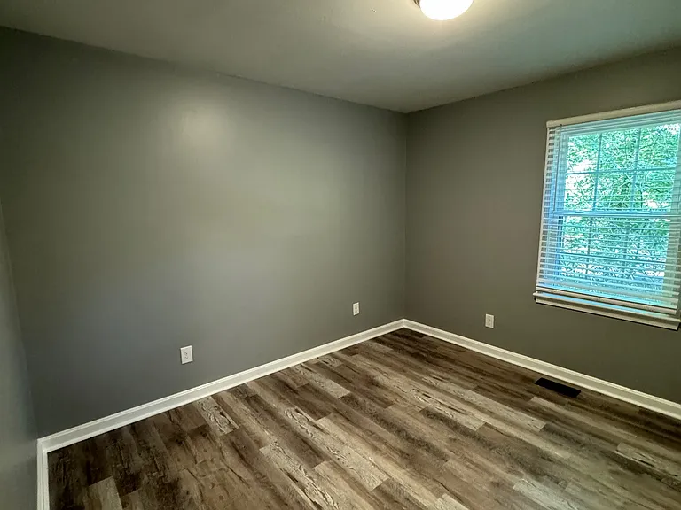 215 Lee Rd — Photo 10