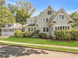 74 E Brookside Dr, Larchmont, NY 10538