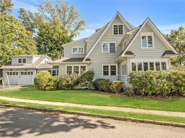 74 E Brookside Drive, Larchmont, NY 10538