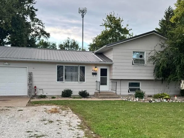 355 N 17th St, Hamilton, IL 62341
