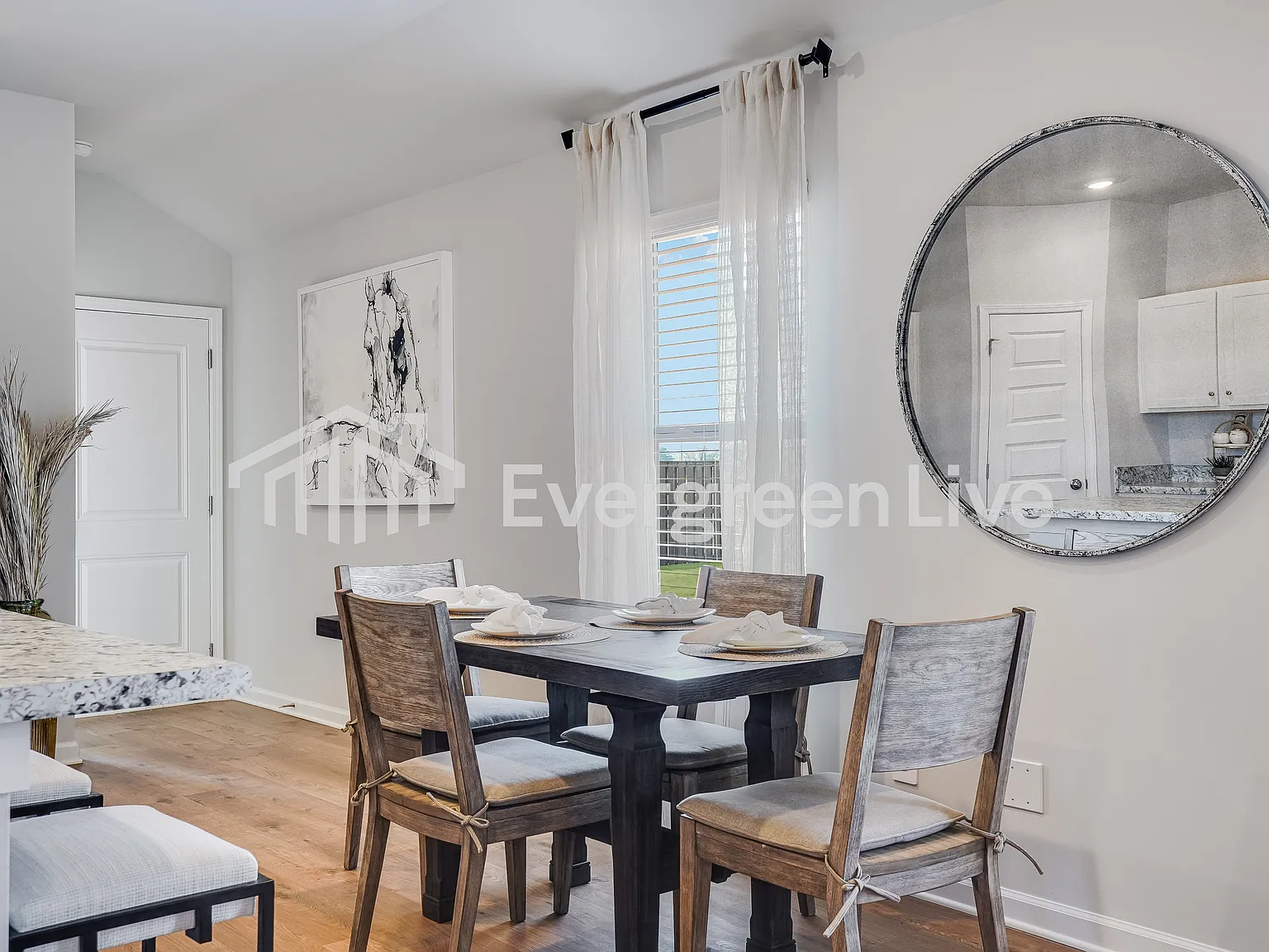 3 bed, 2.0 bath, 1373 sqft, $1,445 — Photo 3