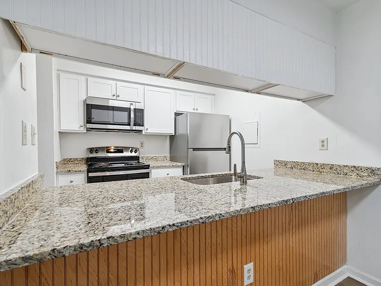 Amhurst III Apartments — Photo 25