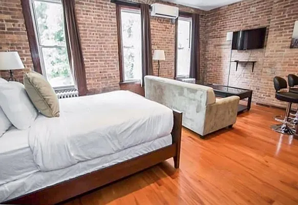 Rented by Century 21 Metropolitan | media 31