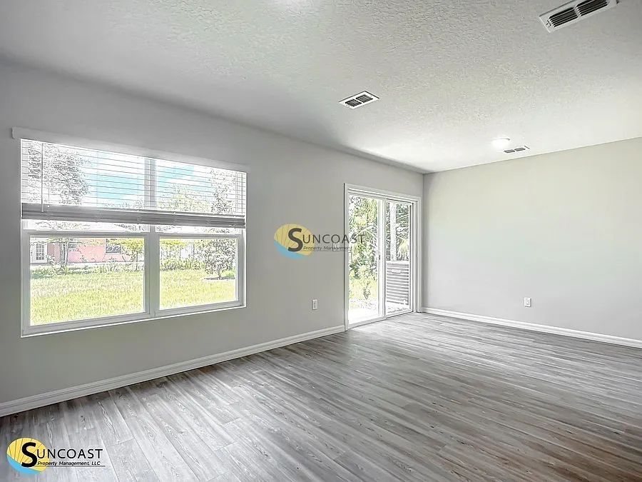 2-Bed in Lehigh Woods! — Photo 2