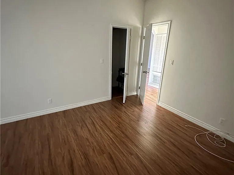 467 N Marengo Ave — Photo 10