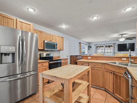 2nd image of 4040 Longleaf Ln.