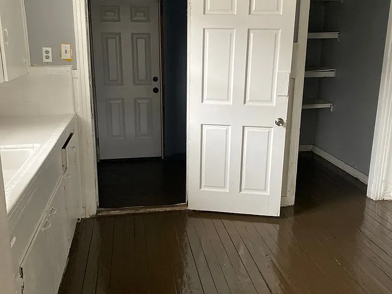 2714 Dupont St — Photo 5