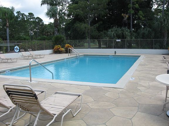 5th image of 400 Fox Haven Dr APT 4202