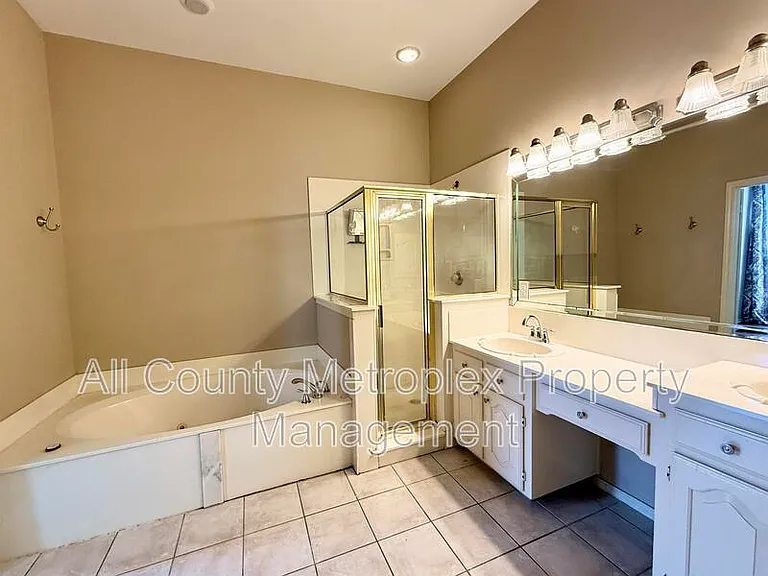 8902 Bayshore Ln — Photo 5
