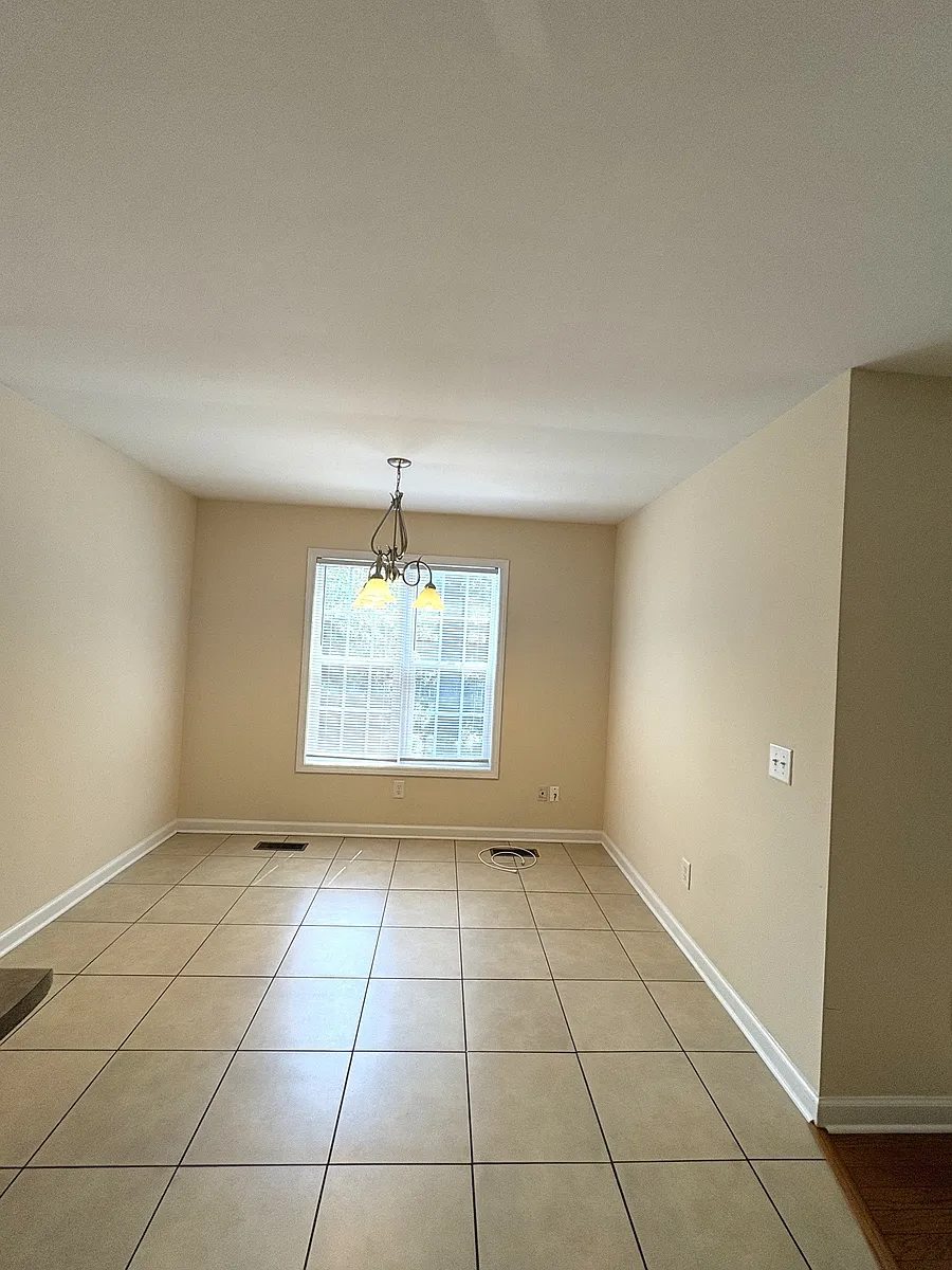 Building Photo - 401 Sams Way