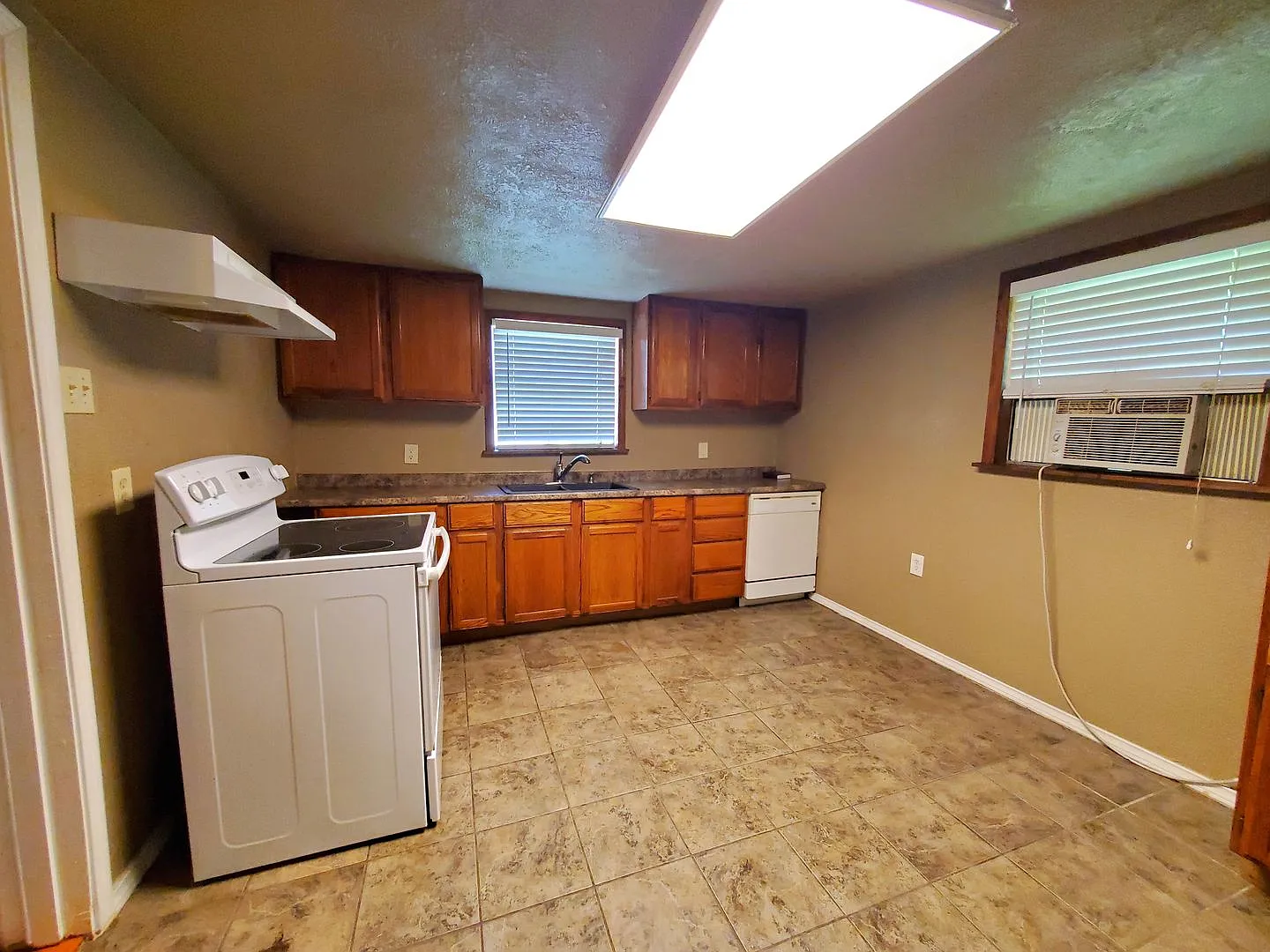 1950 Harriot, Beaumont TX 77705 — Photo 4