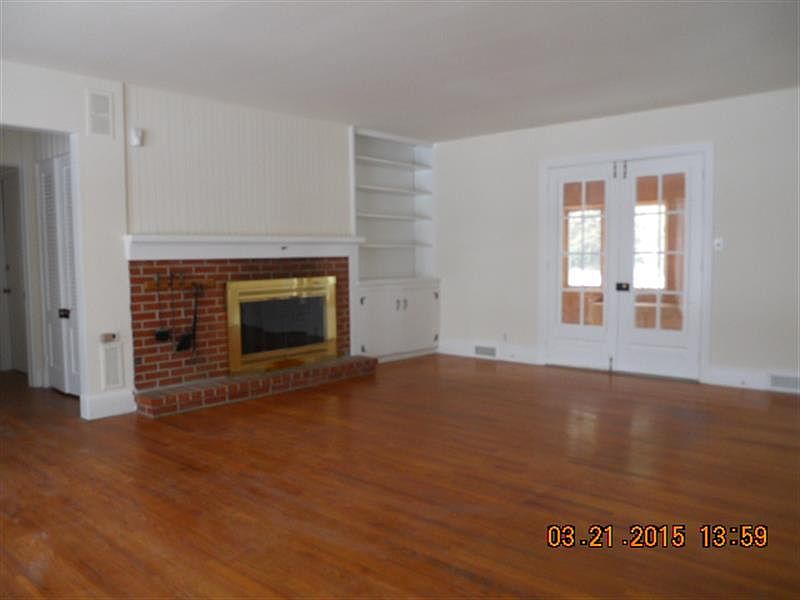 2nd image of 489 Federal City Rd