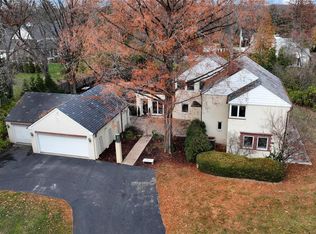 2805 N Geyer Rd, Saint Louis, MO 63131