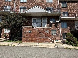 85 Narrows Rd N #3B, Staten Island, NY 10305