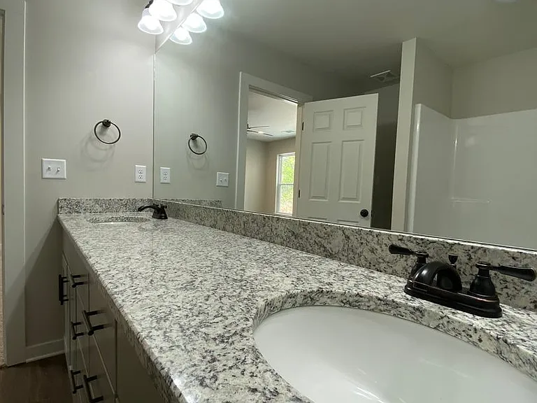 6228 Burbank Crossing Loop — Photo 32