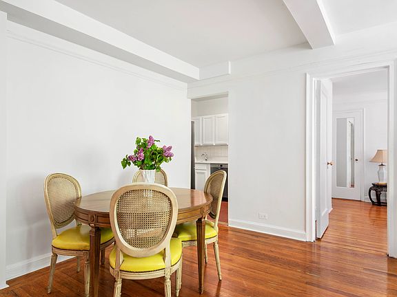 2nd image of 321 E 43rd St APT 302