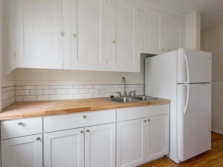178 W Cambourne St — Photo 2