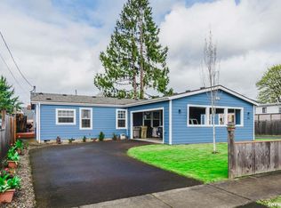 24 Park St, Lebanon, OR 97355