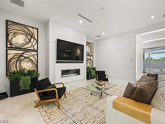 5th image of 11 Hawkeye Ln